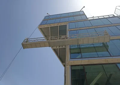 Alquiler de andamio colgante eléctrico en Barcelona
